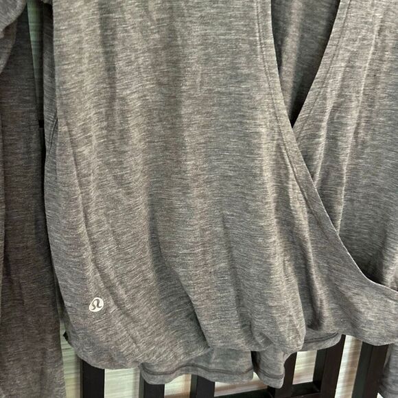 Lululemon heather Gray lightweight long sleeve T-shirt with open back size S - Picture 2 of 4
